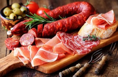 Emulsifiers and nisin for processed meat