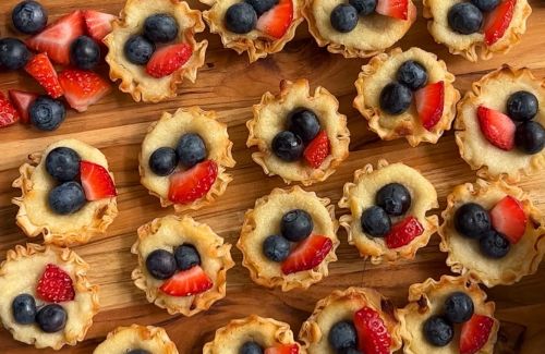Monoglycerides and lipase in cheese and dessert